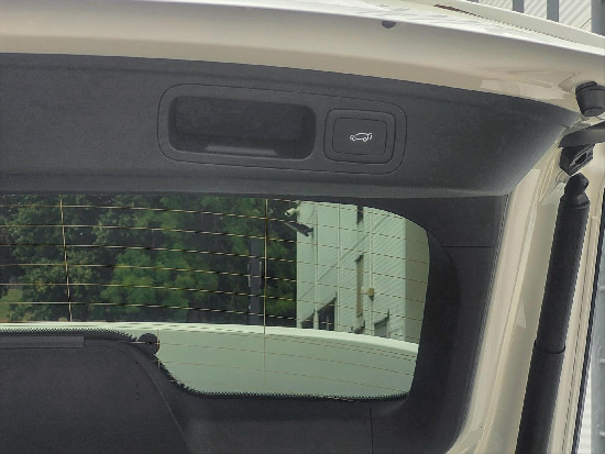 Nový vůz MG HS 1,5 PHEV 2AT 272k  Exclusive bílá metalíza hybridní - benzin Automatická