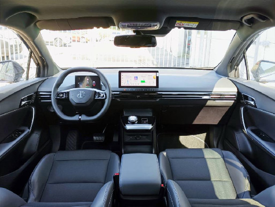 Nový vůz MG MG4 EV 77kWh 245k 1AT 4x2  Exclusive černá metalíza Elektro Automatická