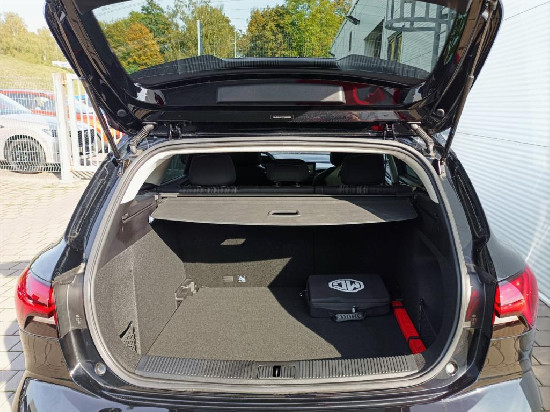 Nový vůz MG MG5 EV 156k 1AT 4x2  Excite černá metalíza Elektro Automatická