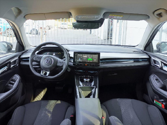 Nový vůz MG MG5 EV 156k 1AT 4x2  Excite černá metalíza Elektro Automatická