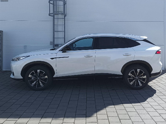 Nový vůz MG HS 1,5 TGI 7AT 170k  Exclusive bílá metalíza Benzín Automatická