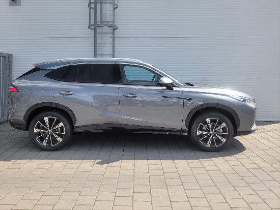 Nový vůz MG HS 1,5 Exclusive TGI 7AT 170k světle šedá metalíza Benzín Automatická