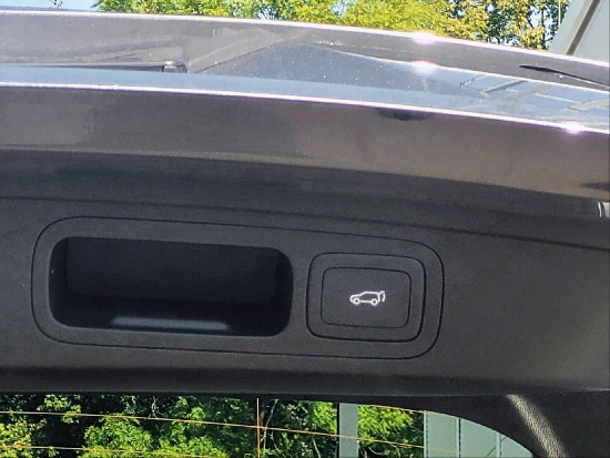 Nový vůz MG HS 1,5 TGI 7AT 170k  Exclusive světle šedá metalíza Benzín Automatická