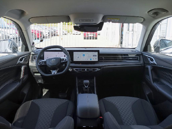 Nový vůz MG HS 1,5 Emotion TGI 7AT 170k šedá metalíza Benzín Automatická
