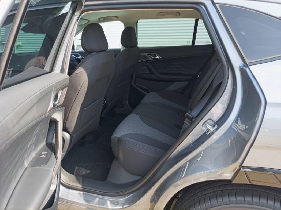 Nový vůz MG HS 1,5 TGI 7AT 170k  Emotion šedá metalíza Benzín Automatická