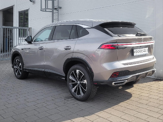 Nový vůz MG HS 1,5 TGI 7AT 170k  Emotion světle šedá metalíza Benzín Automatická