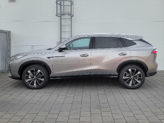 Nový vůz MG HS 1,5 TGI 7AT 170k  Emotion světle šedá metalíza Benzín Automatická