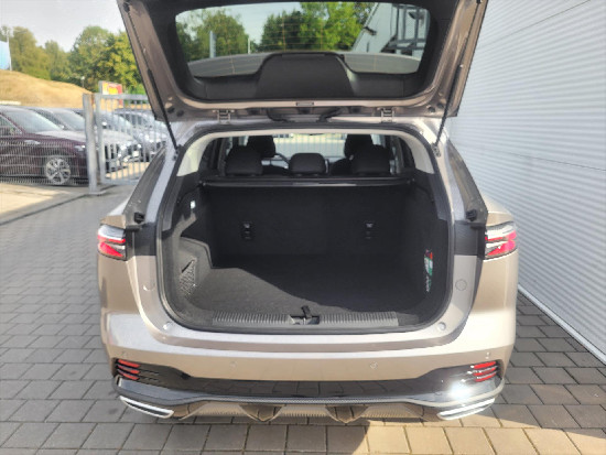 Nový vůz MG HS 1,5 TGI 7AT 170k  Emotion světle šedá metalíza Benzín Automatická