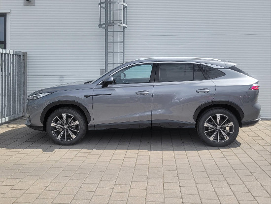 Nový vůz MG HS 1,5 TGI 6MAN 170k  Emotion šedá metalíza Benzín Manuální