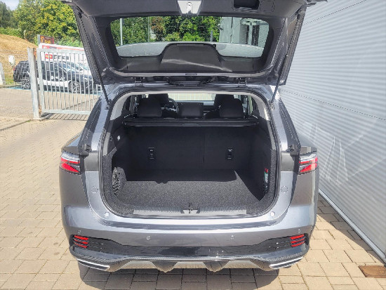 Nový vůz MG HS 1,5 TGI 6MAN 170k  Emotion šedá metalíza Benzín Manuální