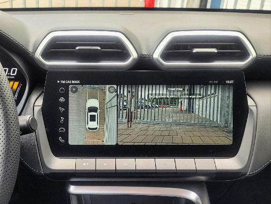 Nový vůz MG ZS 1,5 Exclusive HEV 102k 3AT světle šedá metalíza hybridní - benzin Automatická