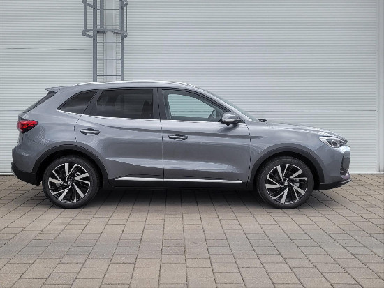 Nový vůz MG ZS 1,5 Exclusive HEV 102k 3AT světle šedá metalíza hybridní - benzin Automatická