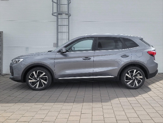 Nový vůz MG ZS 1,5 Exclusive HEV 102k 3AT světle šedá metalíza hybridní - benzin Automatická