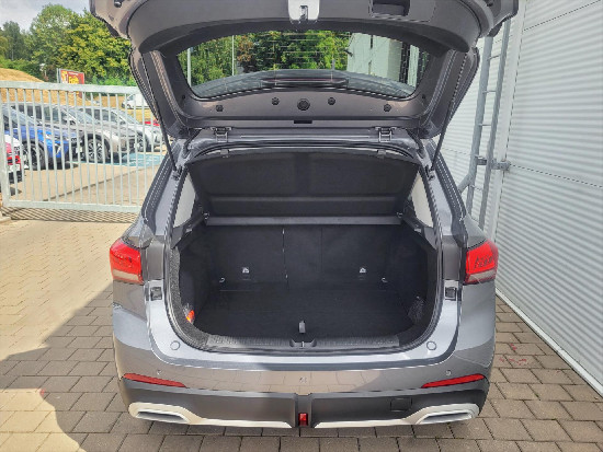 Nový vůz MG ZS 1,5 Exclusive HEV 102k 3AT světle šedá metalíza hybridní - benzin Automatická