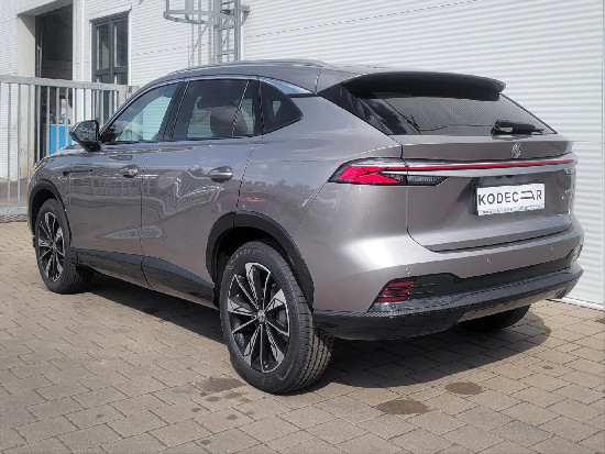 Nový vůz MG HS 1,5 HEV 2AT 143k  Exclusive stříbrná metalíza hybridní - benzin Automatická