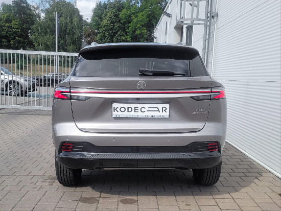 Nový vůz MG HS 1,5 HEV 2AT 143k  Exclusive stříbrná metalíza hybridní - benzin Automatická