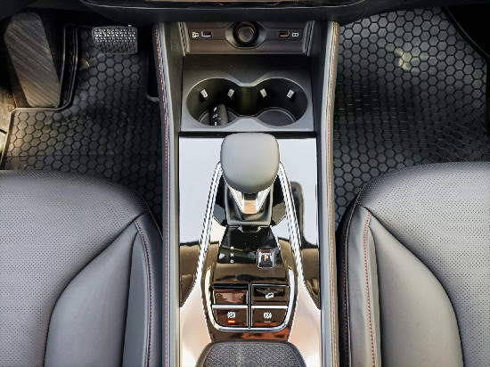 Nový vůz MG HS 1,5 HEV 2AT 143k  Exclusive bílá metalíza hybridní - benzin Automatická