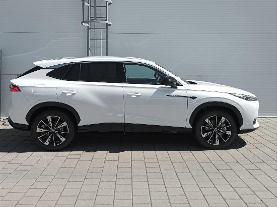 Nový vůz MG HS 1,5 HEV 2AT 143k  Exclusive bílá metalíza hybridní - benzin Automatická