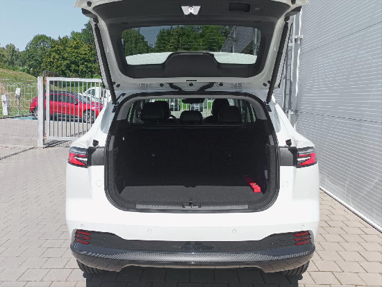 Nový vůz MG HS 1,5 HEV 2AT 143k  Exclusive bílá metalíza hybridní - benzin Automatická