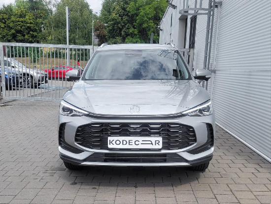 Nový vůz MG ZS 1,5 Exclusive HEV 102k 3AT stříbrná metalíza hybridní - benzin Automatická