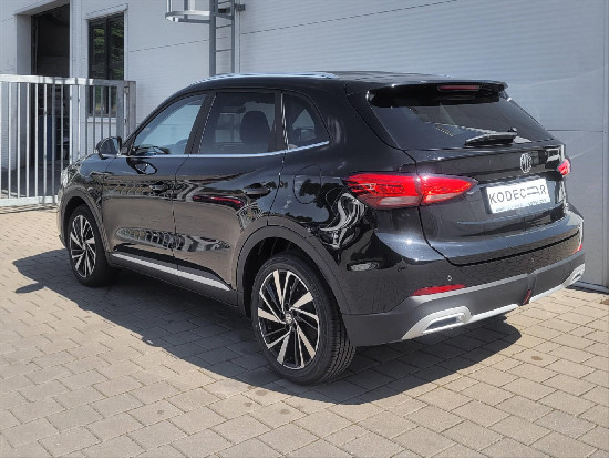 Nový vůz MG ZS 1,5 HEV 102k 3AT  Exclusive černá metalíza hybridní - benzin Automatická