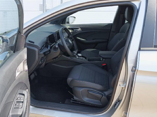 Nový vůz MG MG3 1,5 Hybrid+ 195k AT 4x2 100kW+75kW Exclusive stříbrná metalíza hybridní - benzin Automatická