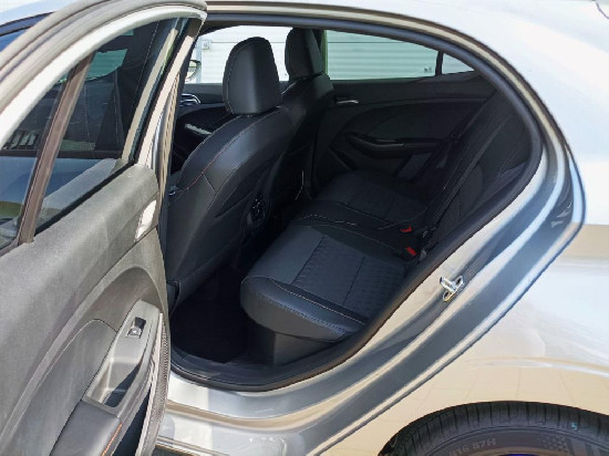 Nový vůz MG MG3 1,5 Hybrid+ 195k AT 4x2 100kW+75kW Exclusive stříbrná metalíza hybridní - benzin Automatická