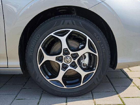 Nový vůz MG MG3 1,5 Hybrid+ 195k AT 4x2 100kW+75kW Exclusive stříbrná metalíza hybridní - benzin Automatická