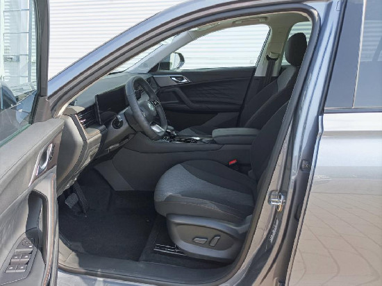 Nový vůz MG HS 1,5 TGI 7AT 170k  Emotion šedá metalíza Benzín Automatická