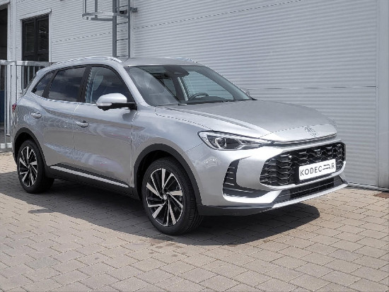 Nový vůz MG ZS 1,5 HEV 102k 3AT  Exclusive stříbrná metalíza hybridní - benzin Automatická