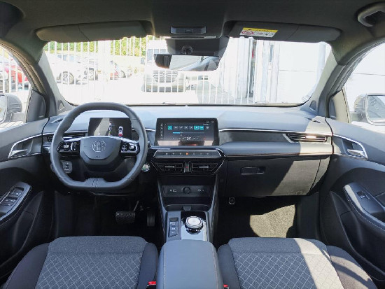 Nový vůz MG MG3 1,5 Hybrid+ 195k AT 4x2 100kW+75kW Emotion šedá metalíza hybridní - benzin Automatická