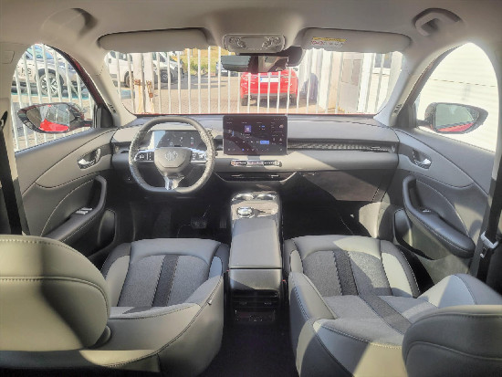 Nový vůz MG MGS5 EV 0,0 231k 64kWh 1AT  Exclusive červená metalíza Elektro Automatická