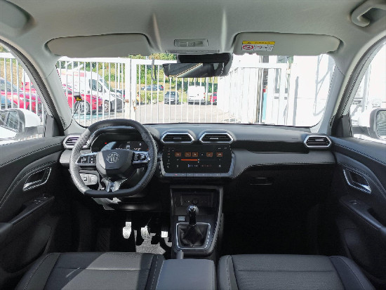 Nový vůz MG ZS 1,5 DVVT 106k 5MAN  Elegance bílá Benzín Manuální