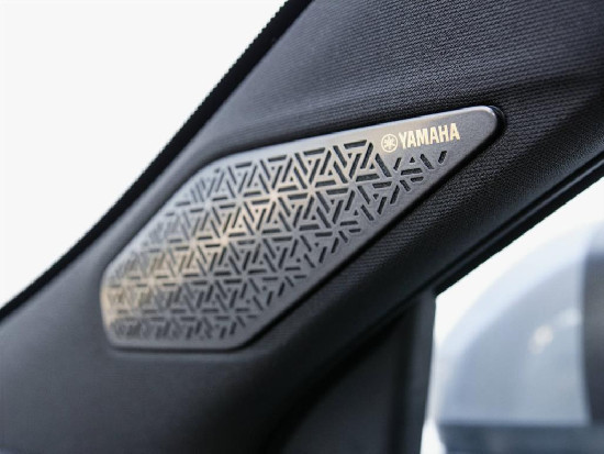 Nový vůz Mitsubishi Outlander 2,4 Instyle+ PHEV 306k AT 4x4 světle šedá metalíza hybridní - benzin Automatická