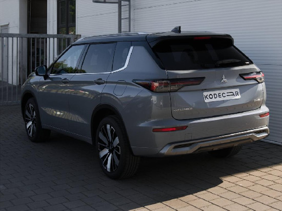 Nový vůz Mitsubishi Outlander 2,4 Instyle+ PHEV 306k AT 4x4 světle šedá metalíza hybridní - benzin Automatická