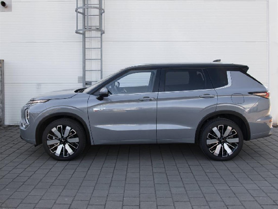 Nový vůz Mitsubishi Outlander 2,4 Instyle+ PHEV 306k AT 4x4 světle šedá metalíza hybridní - benzin Automatická