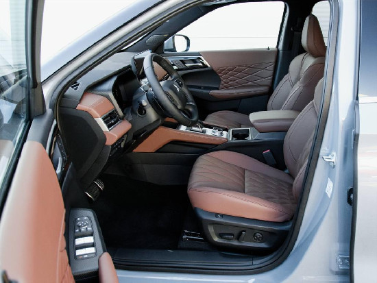 Nový vůz Mitsubishi Outlander 2,4 PHEV 306k AT 4x4  Instyle+ světle šedá metalíza hybridní - benzin Automatická