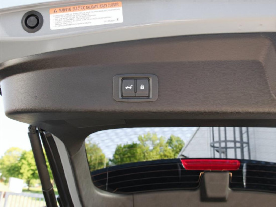 Nový vůz Mitsubishi Outlander 2,4 PHEV 306k AT 4x4  Instyle+ světle šedá metalíza hybridní - benzin Automatická