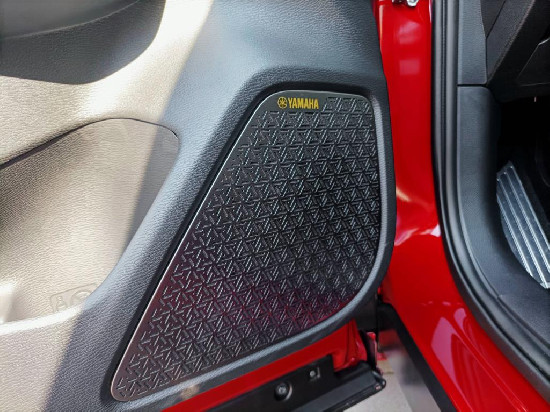 Nový vůz Mitsubishi Outlander 2,4 PHEV 306k AT 4x4  Instyle červená metalíza hybridní - benzin Automatická