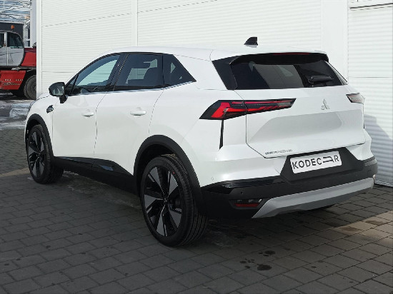 Nový vůz Mitsubishi Grandis 1,3 DI-T Mild Hybrid 141k 7AT 4x2  Intense+ bílá metalíza hybridní - benzin Automatická