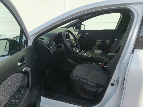 Nový vůz Mitsubishi Grandis 1,3 Intense+ DI-T Mild Hybrid 141k 7AT bílá metalíza hybridní - benzin Automatická