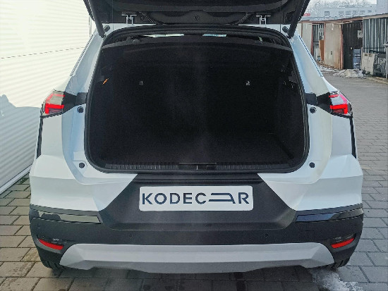 Nový vůz Mitsubishi Grandis 1,3 Intense+ DI-T Mild Hybrid 141k 7AT bílá metalíza hybridní - benzin Automatická