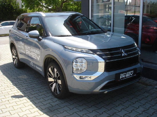 Nový vůz Mitsubishi Outlander 2,4 PHEV 306k AT 4x4  Instyle+ světle šedá metalíza hybridní - benzin Automatická