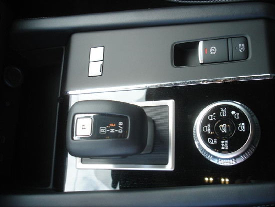 Nový vůz Mitsubishi Outlander 2,4 Intense PHEV 306k AT 4x4 světle šedá metalíza hybridní - benzin Automatická
