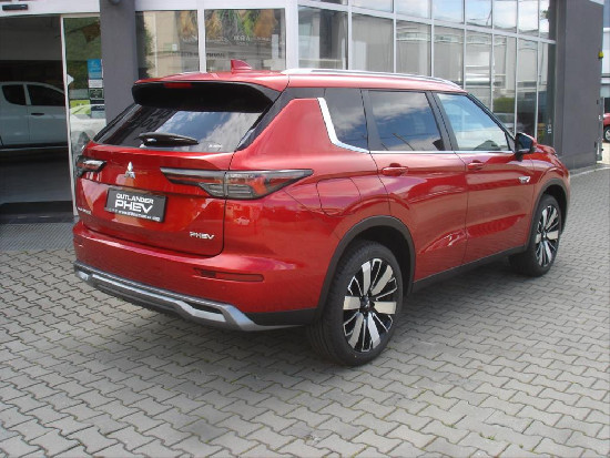 Nový vůz Mitsubishi Outlander 2,4 PHEV 306k AT 4x4  Intense světle šedá metalíza hybridní - benzin Automatická